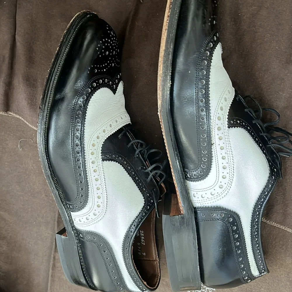 Allen Edmonds Black &
White, broad Street Spectator, Oxford - Picture 3 of 7
